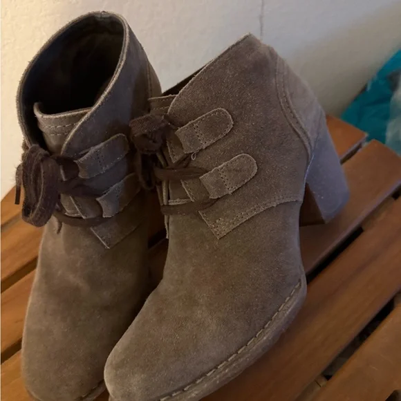 Clarks Dark Brown Suede Ankle Booties - Picture 3 of 6